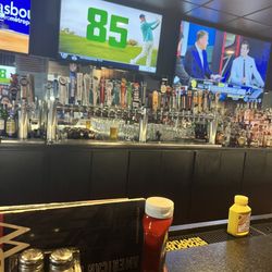 Big Whiskey's American Restaurant & Bar - Bar view