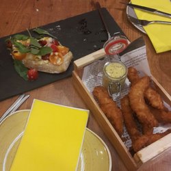 Vanila Club - Tiras de pollo con salsa de mielmostaza y tosta (solo media, la otra ya había caído) de tomates cherry asados y queso