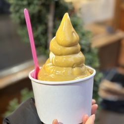 Butterfield Market - Plain froyo with pistachio drizzle