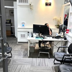 Central Park Physical Medicine - Cozy front office