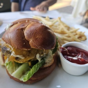 Alchemy - Alchemy Burger. Solid burger 4.5 out of 5. - New American Near Me - Murphys, California