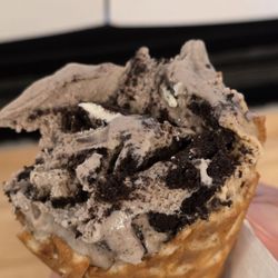 Had to get a shot of their amazing Cookies & Cream flavor!