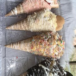 Bri’z Party Favorites - Cheesecake Stuffed Waffle Cones (Strawberry Crunch, Banana Pudding, Fruity Pebble, Oreo)