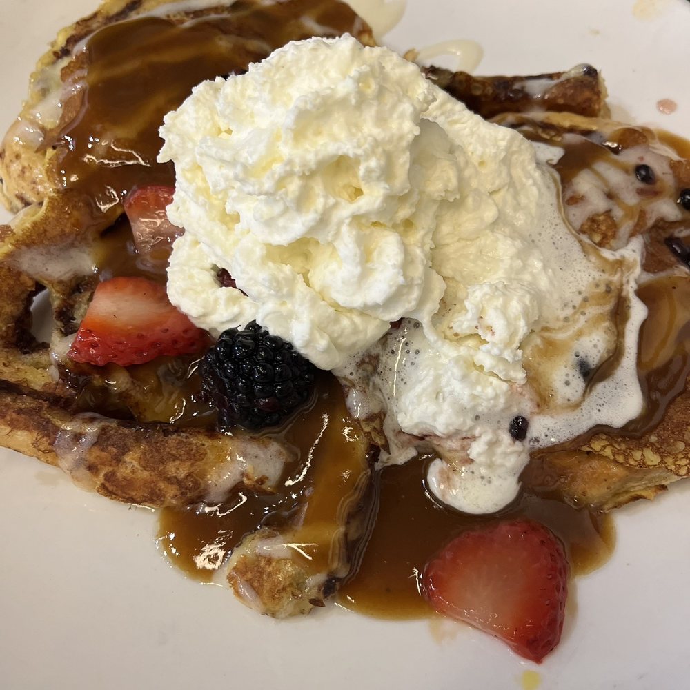 Another Broken Egg Cafe - Cinnamon roll, Cinnamon Roll French Toast - Vegetarian Option - Breakfast & Brunch Near Me - Jacksonville, Florida Another Broken Egg Cafe - Cinnamon roll, Cinnamon Roll French Toast - Vegetarian Option - Breakfast & Brunch Near Me - Jacksonville, Florida