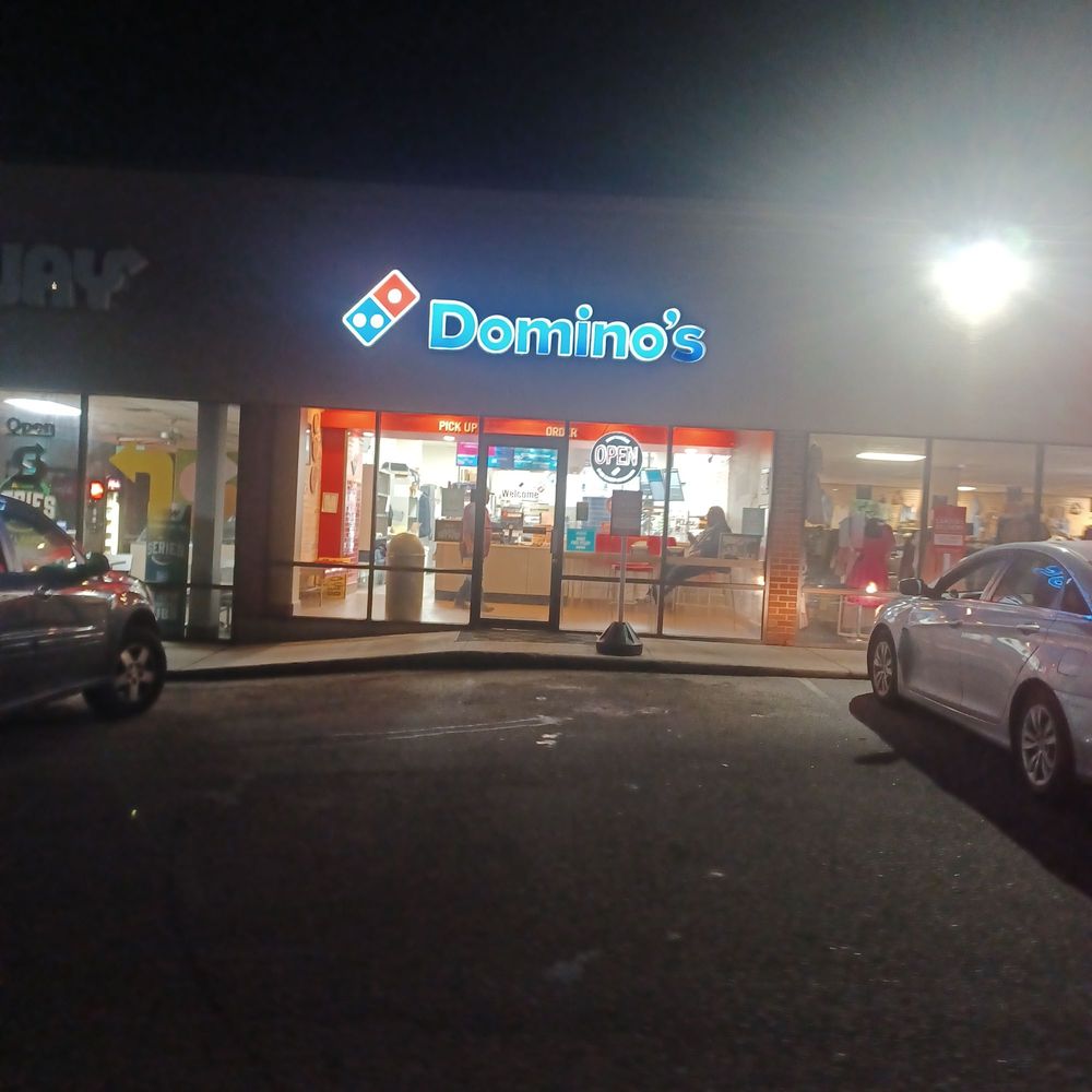 Domino's Pizza - a car parked in front of a domino's restaurant - Pizza Near Me - Ozark, Alabama Domino's Pizza - a car parked in front of a domino's restaurant - Pizza Near Me - Ozark, Alabama