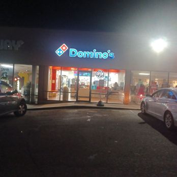 Domino's Pizza - a car parked in front of a domino's restaurant - Pizza Near Me - Ozark, Alabama Domino's Pizza - a car parked in front of a domino's restaurant - Pizza Near Me - Ozark, Alabama