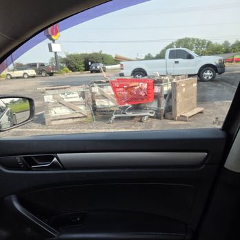 Super 8 by Wyndham Danville - Trash in parking lot - Hotels Near Me - Danville, Kentucky Super 8 by Wyndham Danville - Trash in parking lot - Hotels Near Me - Danville, Kentucky