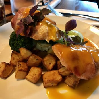 Cleavers Corner Gastropub - Chicken breast - Gastropubs Near Me - Ashburton, CAN
