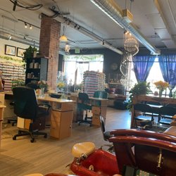 KN Beauty Salon - Pedicure chairs, manicure chairs, entrance