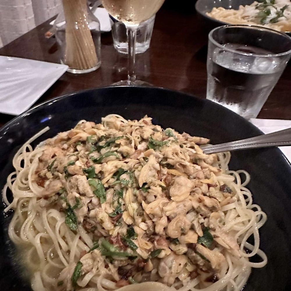 Parmesan Pete's Italian Kitchen - Clams in white wine - Italian Near Me - Naples, Florida Parmesan Pete's Italian Kitchen - Clams in white wine - Italian Near Me - Naples, Florida