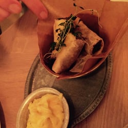 Supper Åre - Vårrulle på svamp, spenat, gruyere och aji amarillo dip