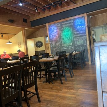124 Breakfast, Lunch & More - Inside atmosphere - Breakfast & Brunch Near Me - Venice, Florida