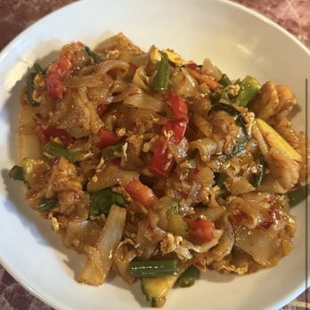 Mae Chan Thai Cuisine - Drunken noodles (tofu, veggie, egg) - Thai Near Me - Forest Hills, New York Mae Chan Thai Cuisine - Drunken noodles (tofu, veggie, egg) - Thai Near Me - Forest Hills, New York
