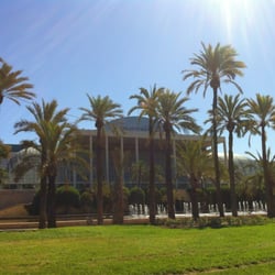 Jardins del Palau - Palau desde el jardín y a pleno sol de casi-agosto