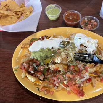 La Perla Taqueria Mexican Grill - Asada fries (wanted no meat) chips and salsa from open chips and salsa bar - Mexican Near Me - Chico, California La Perla Taqueria Mexican Grill - Asada fries (wanted no meat) chips and salsa from open chips and salsa bar - Mexican Near Me - Chico, California
