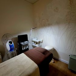 Cataleya Aesthetics - Esthetician room