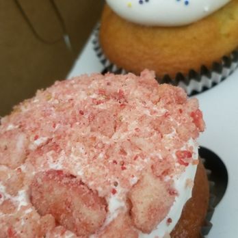 Cake Bash Studio - Bakeries Near Me - Lake Balboa, California