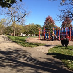 Woodland Park - Little hill + Little playground = lots of fun!