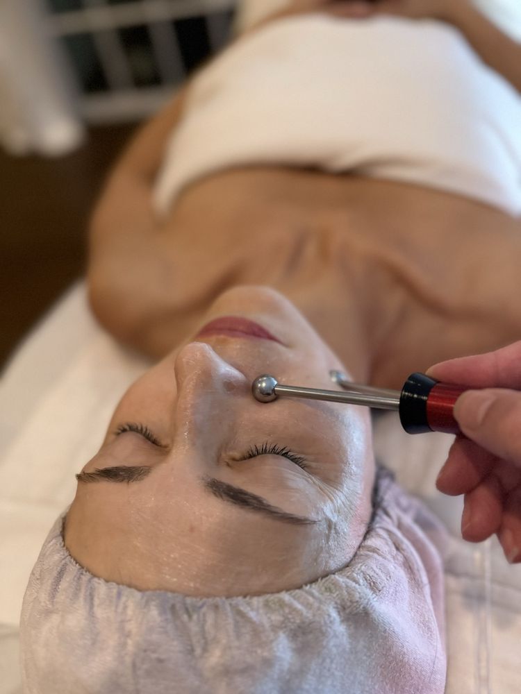 Milvani Holistic Spa Logo