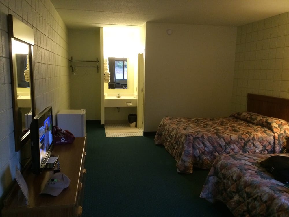 CRONK’S OAKRIDGE MOTEL Updated September 2024 9135 Mason Dr