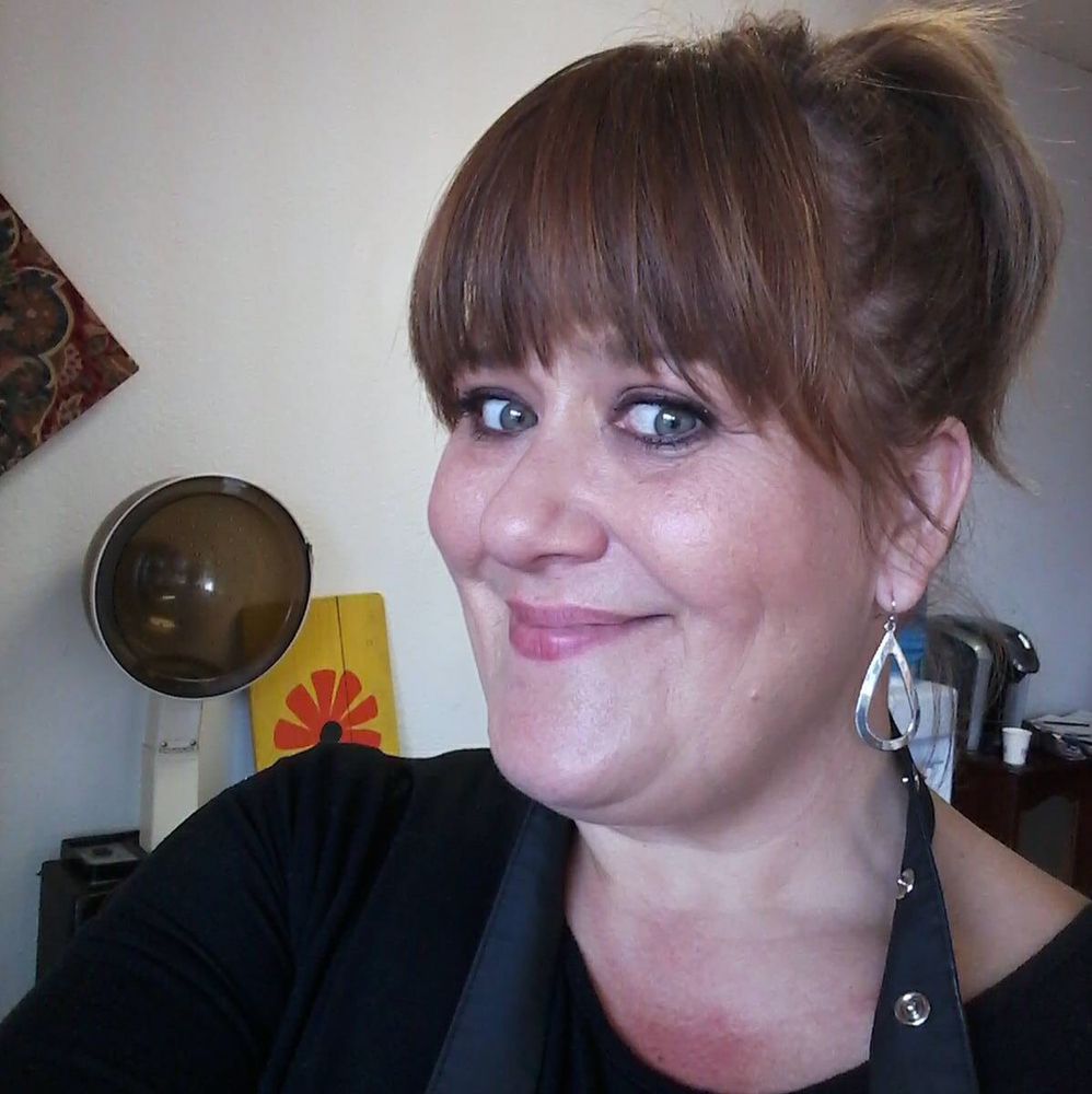 Stacey's Funky Little Hair Salon Logo