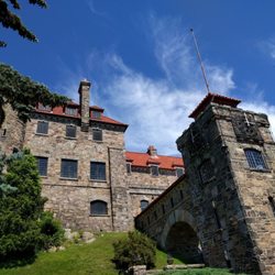 Singer Castle