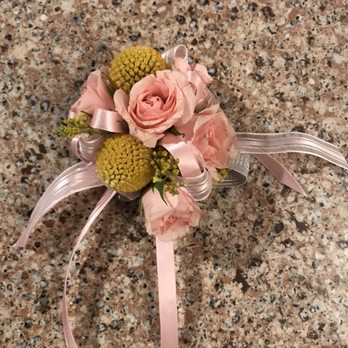 Greenspoint Florist - Corsage - Florists Near Me Greenspoint Florist - Corsage - Florists Near Me