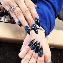 AT Deluxe Nails & Spa