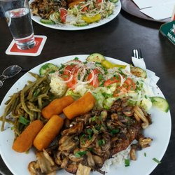 Balkan Grill - Super Schnitzel mit wirklich toller Beilage!!!! War schon fast zu billig!!!  Bedienung sehr nett.  WIR KOMMEN WIEDER!!!