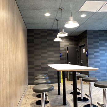 McDonald's - a row of stools and tables - Fast Food Near Me - Seattle, Washington
