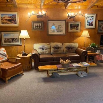 Reed's Motor Lodge - The Lobby - Hotels Near Me - Springerville, Arizona