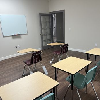 American English Language School - Standard classroom equipped for personalized instruction. - Language Schools Near Me - Irvine, California American English Language School - Standard classroom equipped for personalized instruction. - Language Schools Near Me - Irvine, California