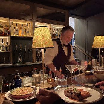 Jeffrey's - A comfortable dining bar with the expertise and ease of the finest experience. - American Near Me - Austin, Texas