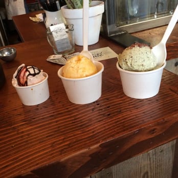 à la minute - Strawberry balsamic, orange sorbet and mint chip - Ice Cream & Frozen Yogurt Near Me - Redlands, California à la minute - Strawberry balsamic, orange sorbet and mint chip - Ice Cream & Frozen Yogurt Near Me - Redlands, California