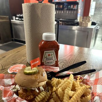 Hattie B's Hot Chicken - Atlanta East - Chicken Shop Near Me - Atlanta, Georgia Hattie B's Hot Chicken - Atlanta East - Chicken Shop Near Me - Atlanta, Georgia
