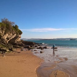 Playa de los Molinucos - Con marea baja.