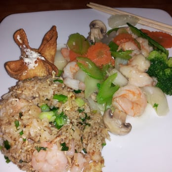 August Moon - moo goo gai pan lunch special - Vietnamese Near Me - Harvey, Louisiana