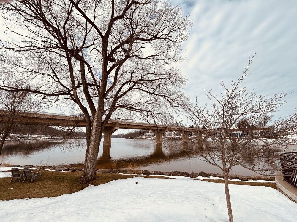 1000 Islands Environmental Center Logo