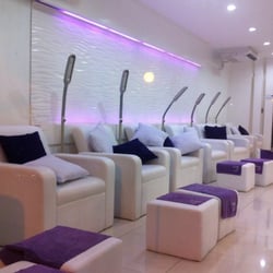 Nail it! - Interiors all in white and purple.