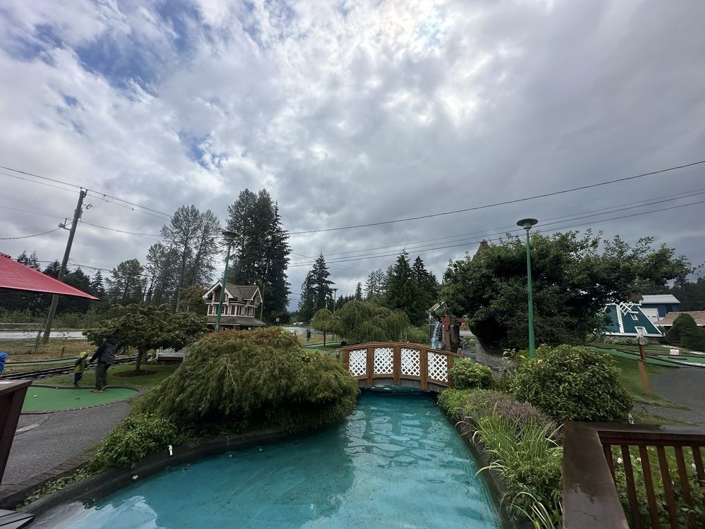 Miracle Beach Landing Mini Golf & Internet Cafe Logo