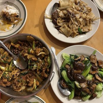 Taipei 101 - Griddle Chicken with Mixed Vegetables, Ho Fun - Taiwanese Near Me - Cary, North Carolina
