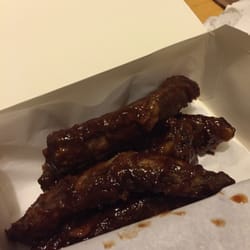 Morleys Fried Chicken - Les ribs avec un peu trop de sauce barbecue.