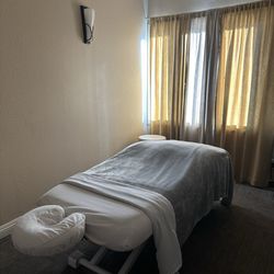 Awaken Massage & Spa - Very bright room