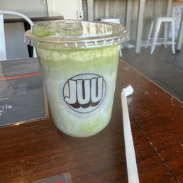 Banana matcha latte vegan (oat milk) Banana matcha latte vegan (oat milk)