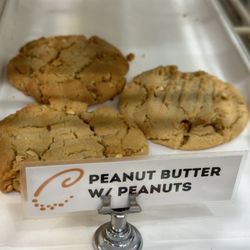 Crumbles Cookies - Peanut Butter w/ Peanut