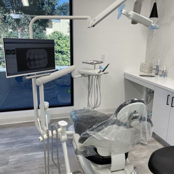 David C Li, DDS - Neat dental chair - Cosmetic Dentists Near Me - Sunnyvale, California