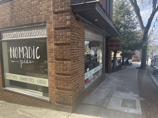 Nomadic Pies by null