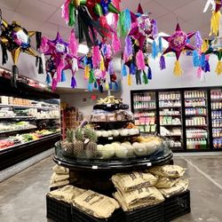 Hualapai Ranch Market - Produce, dairy, pantry items.