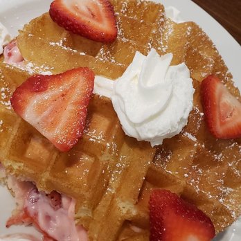 Brunch Cafe-Roselle - Stuffed waffle with strawberries and bananas - Breakfast & Brunch Near Me - Roselle, Illinois Brunch Cafe-Roselle - Stuffed waffle with strawberries and bananas - Breakfast & Brunch Near Me - Roselle, Illinois