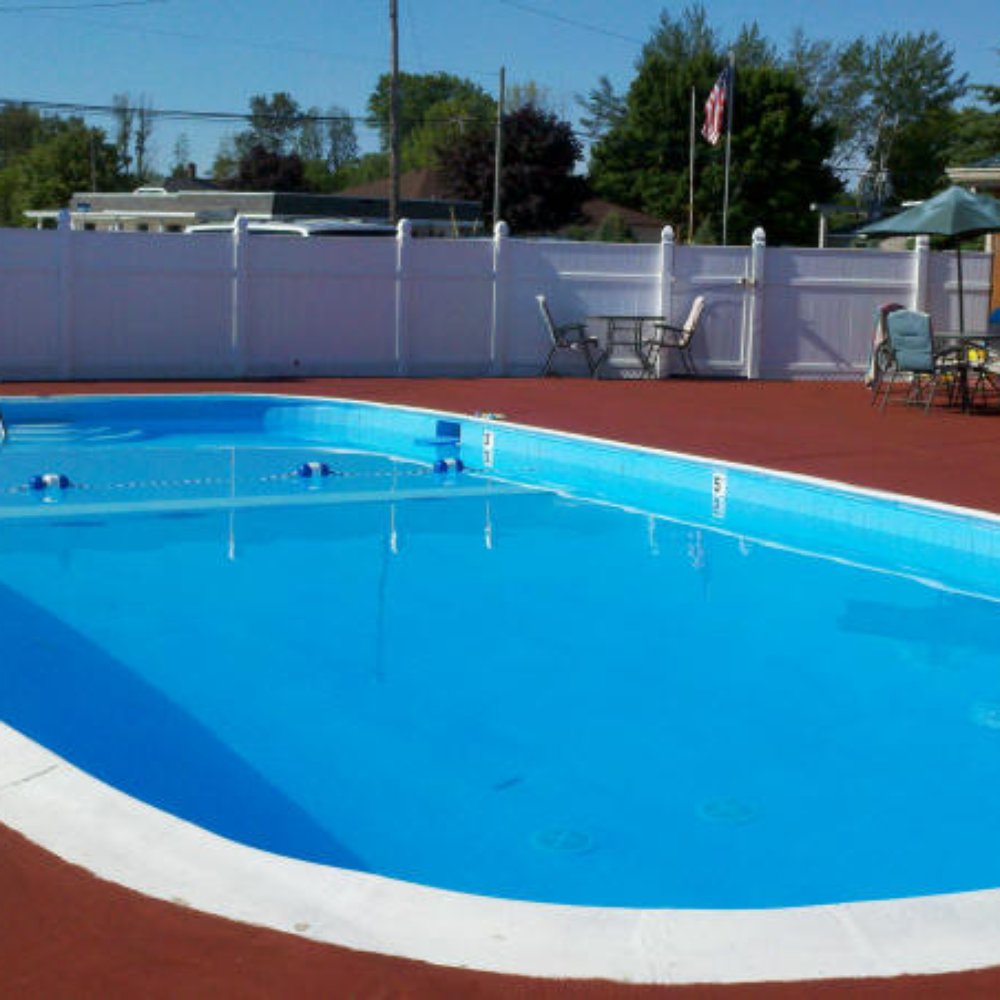 Big Bear Lodge - pool - Hotels Near Me - Alpena, Michigan Big Bear Lodge - pool - Hotels Near Me - Alpena, Michigan